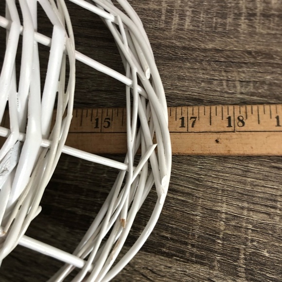 Vtg White Wicker Basket - Picture 13 of 13
